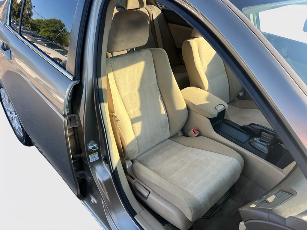 2010 Honda Accord Image 11