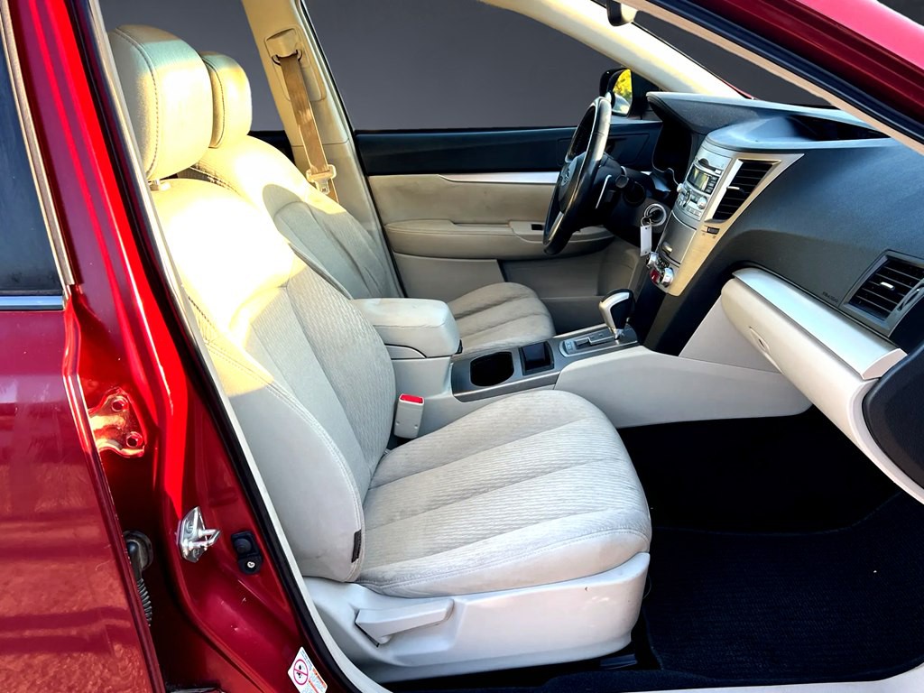 2011 Subaru Outback Image 10
