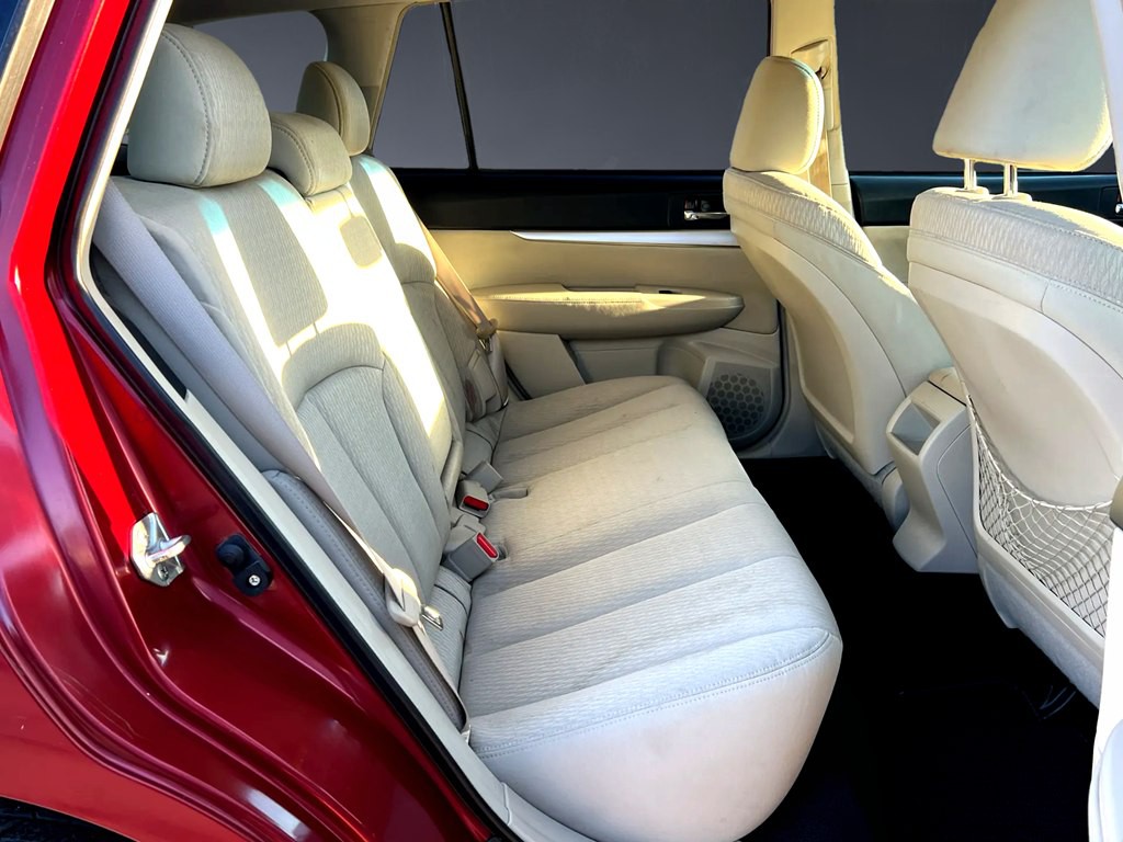 2011 Subaru Outback Image 12