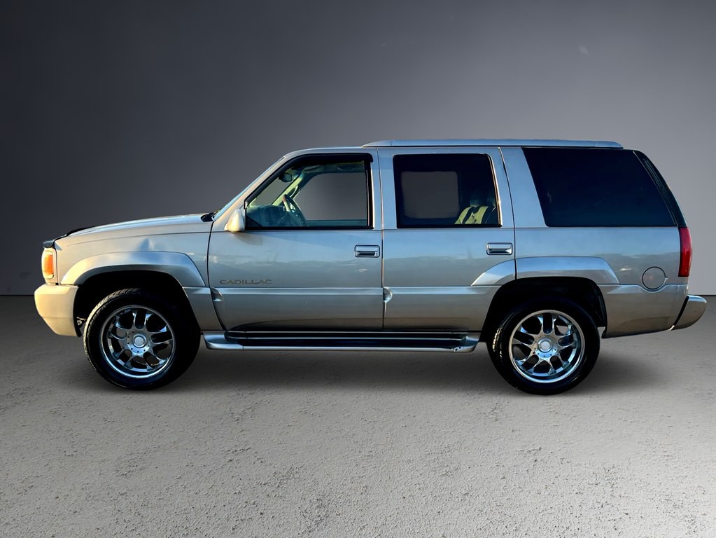 1999 Cadillac Escalade Image 4
