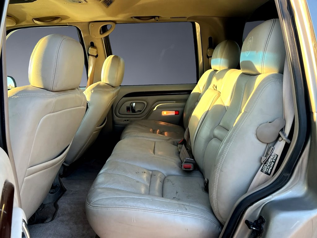 1999 Cadillac Escalade Image 13