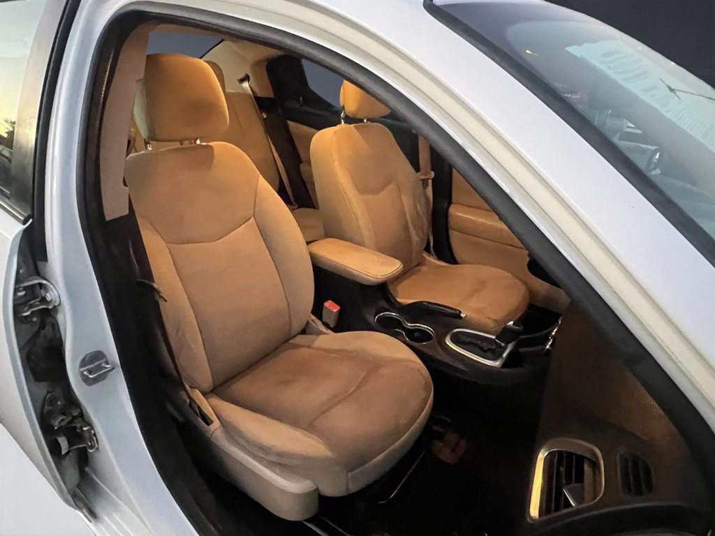 2014 Dodge Avenger Image 9