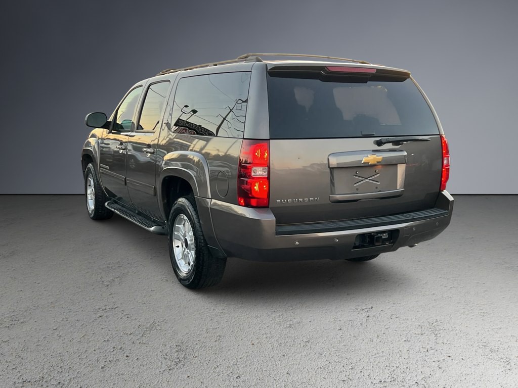 2013 Chevrolet Suburban Image 6