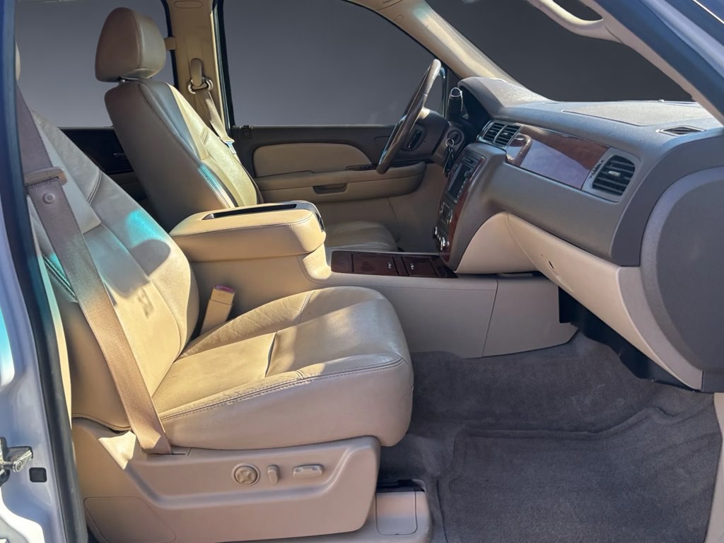 2009 Chevrolet Suburban Image 10
