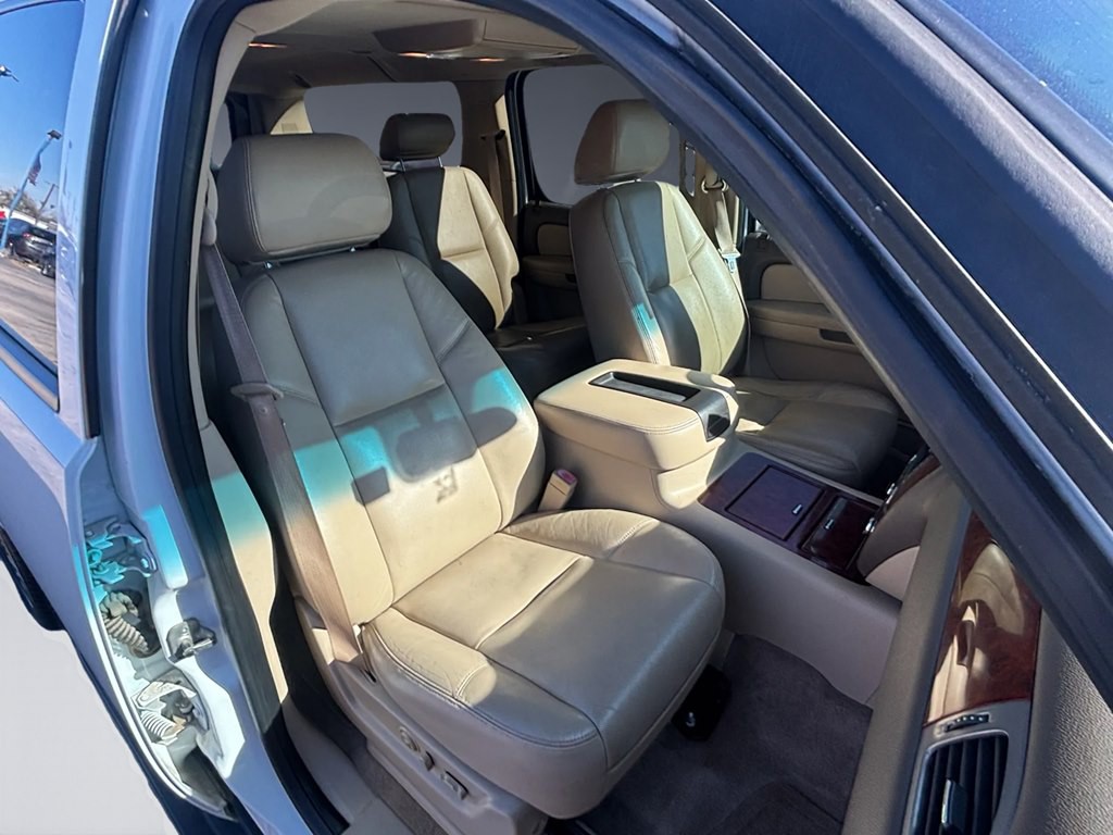 2009 Chevrolet Suburban Image 11