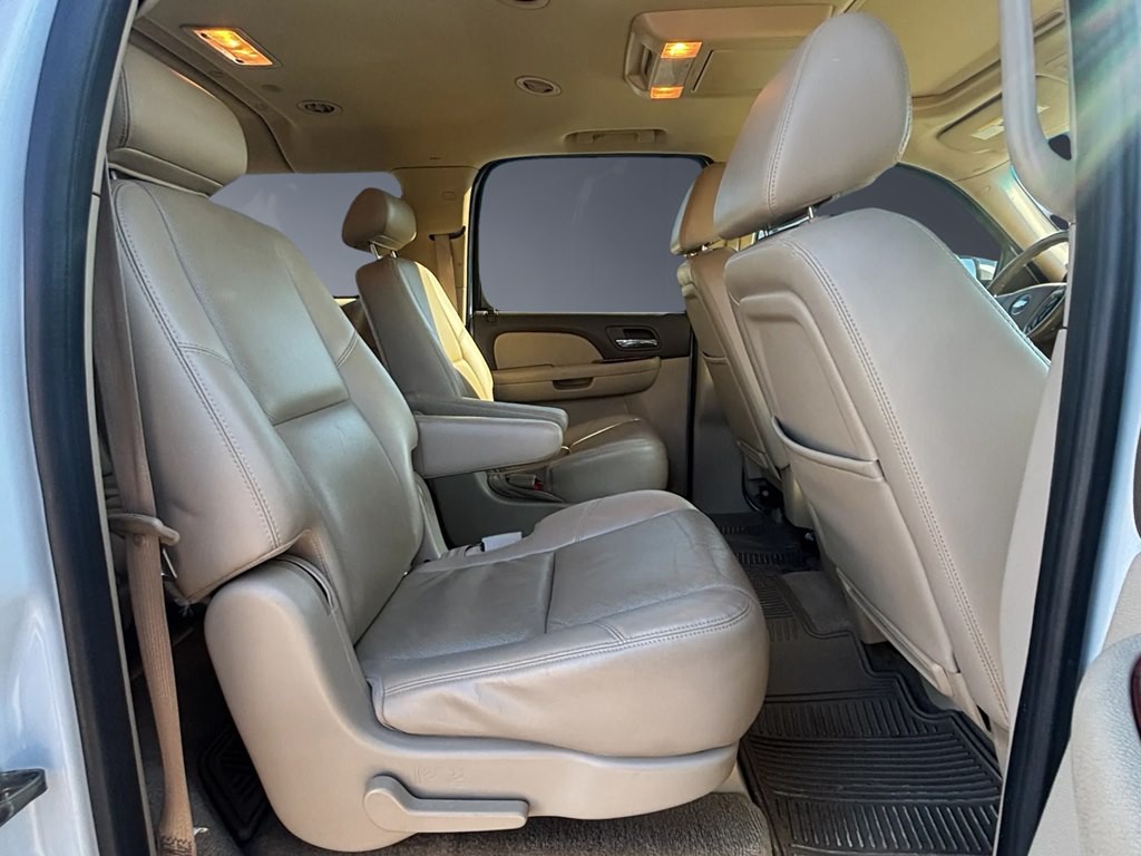 2009 Chevrolet Suburban Image 12