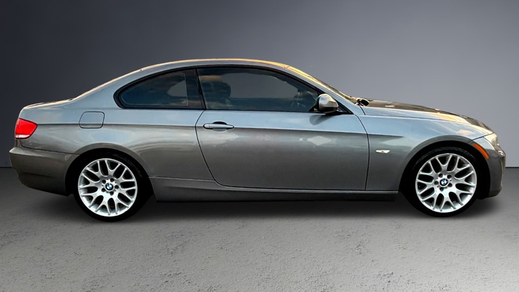 2010 BMW 3 Series Image 3