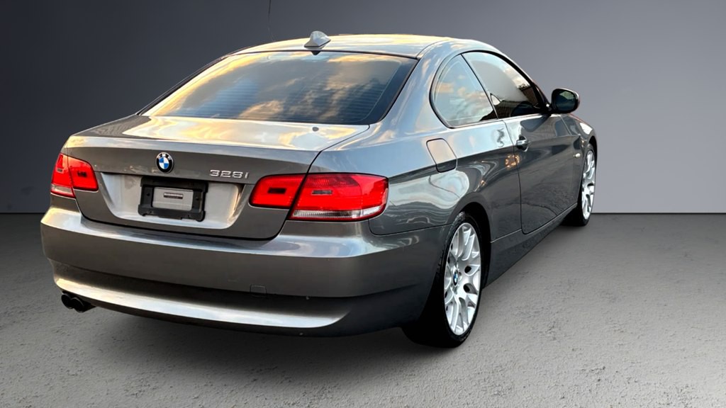 2010 BMW 3 Series Image 5