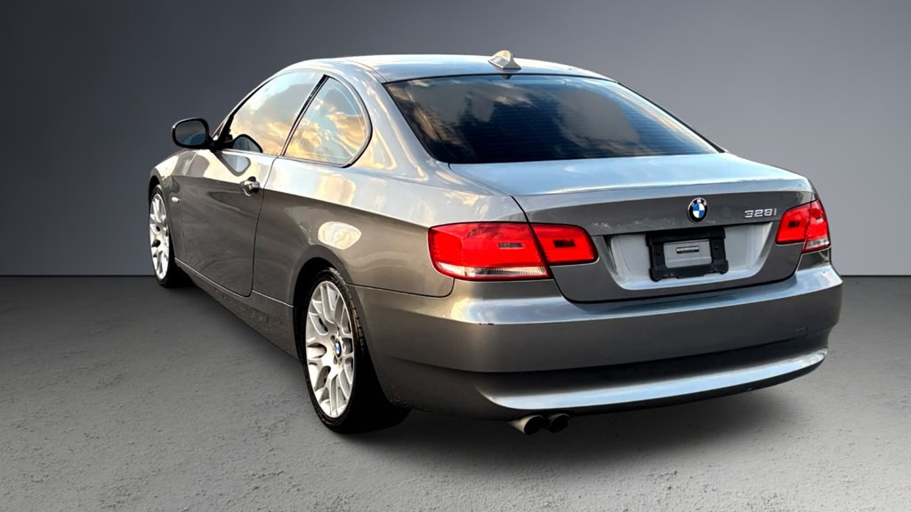 2010 BMW 3 Series Image 6