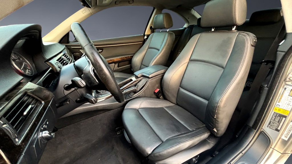 2010 BMW 3 Series Image 9