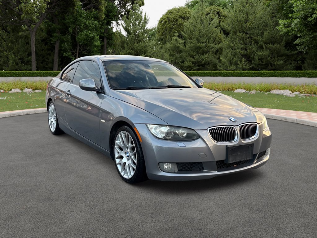 2010 BMW 3 Series Image 1
