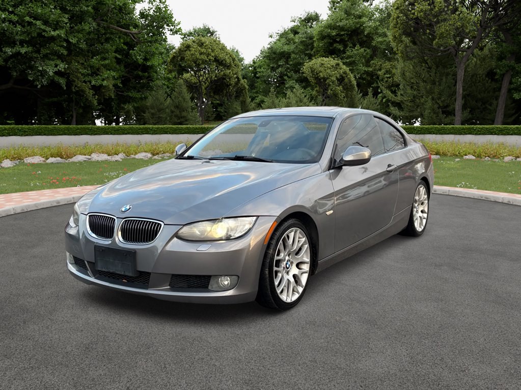 2010 BMW 3 Series Image 2