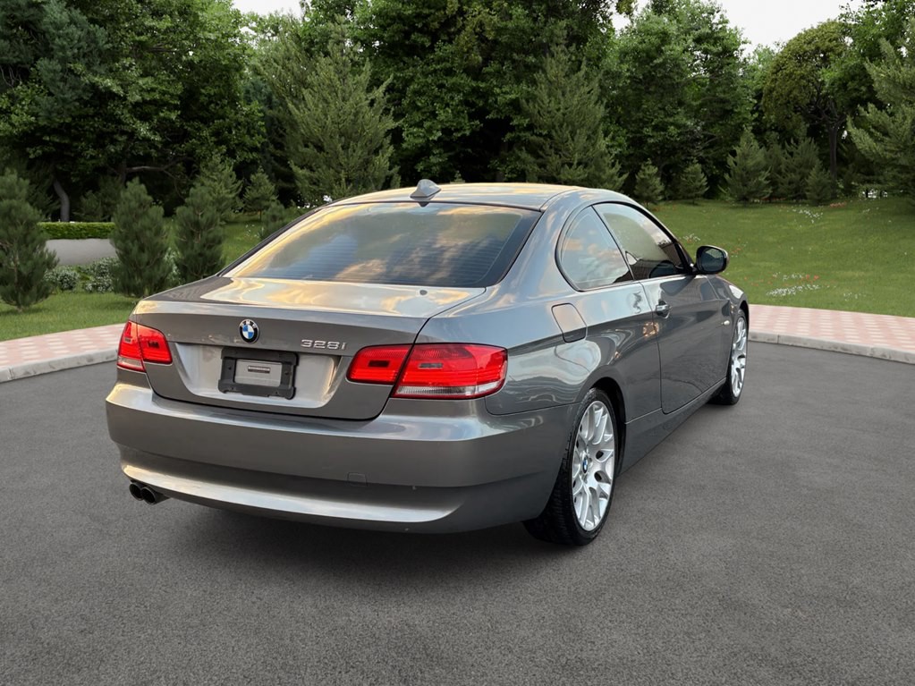 2010 BMW 3 Series Image 5