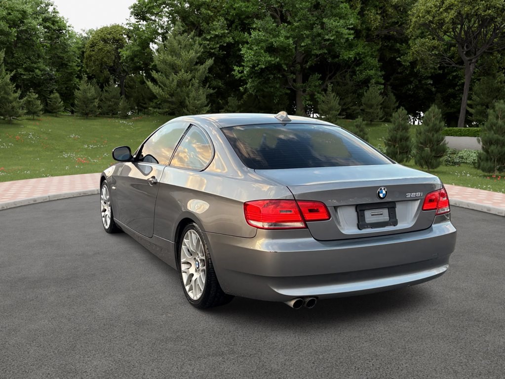 2010 BMW 3 Series Image 6