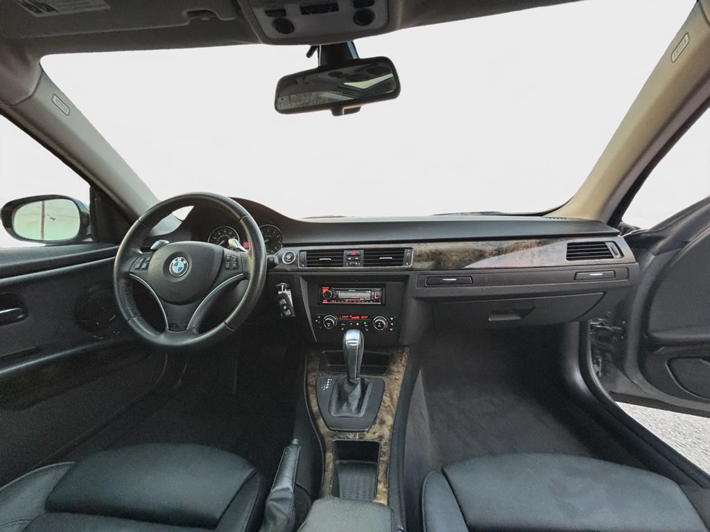2010 BMW 3 Series Image 7
