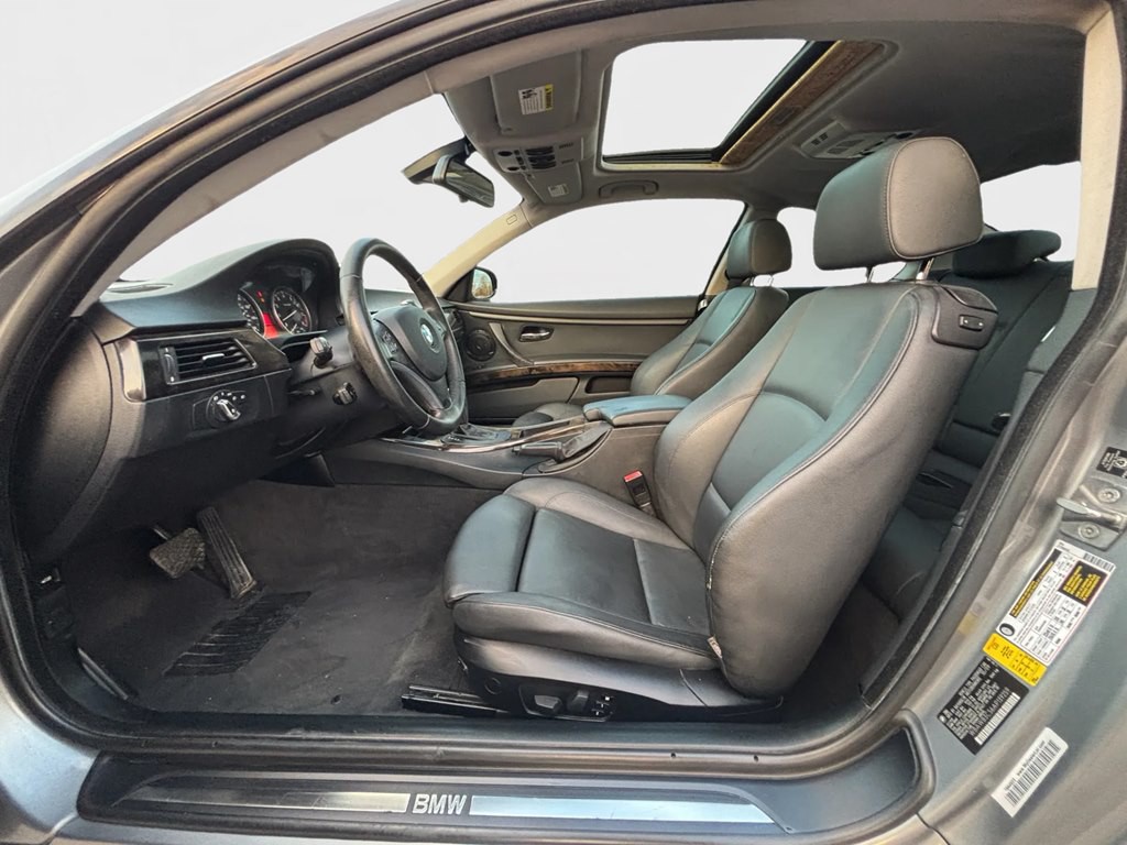 2010 BMW 3 Series Image 8