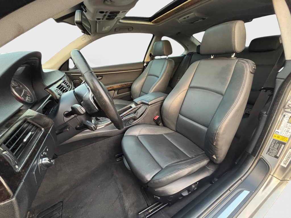 2010 BMW 3 Series Image 9