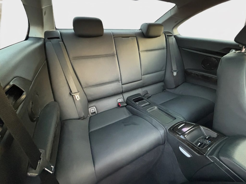 2010 BMW 3 Series Image 12