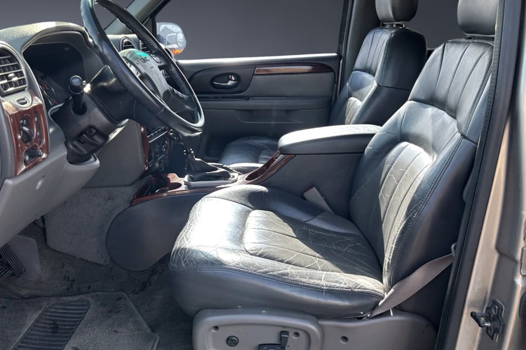 2002 GMC Envoy Image 8