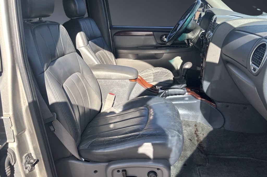 2002 GMC Envoy Image 10