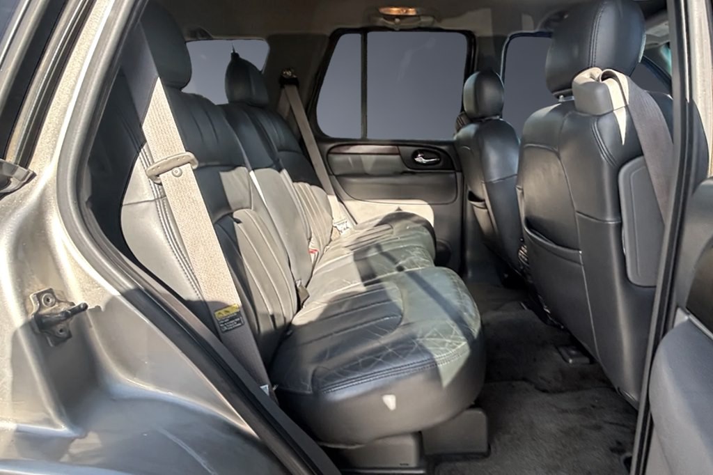 2002 GMC Envoy Image 12