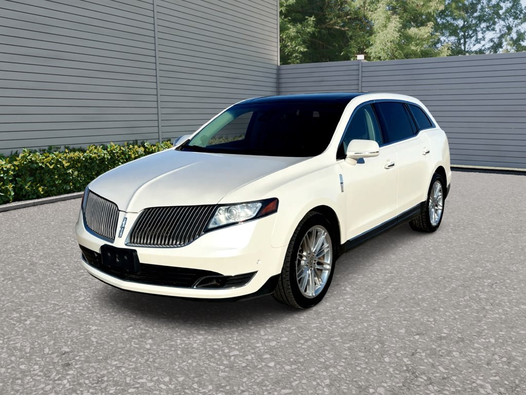 2014 Lincoln MKT Image 2