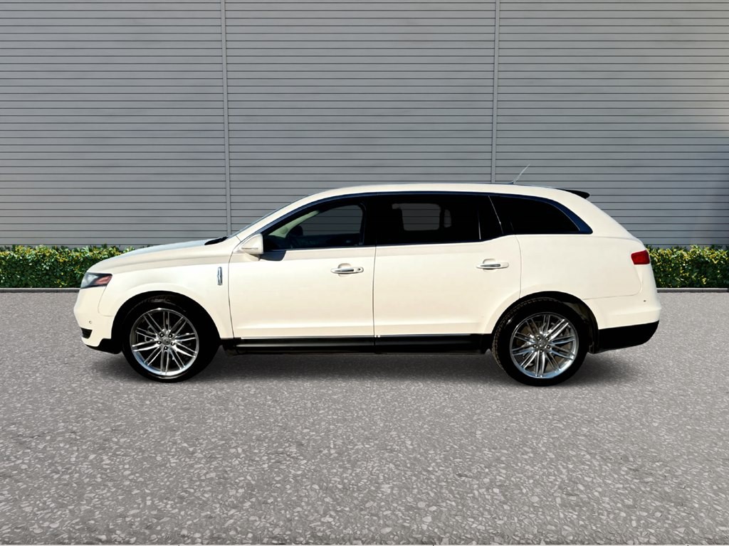 2014 Lincoln MKT Image 4