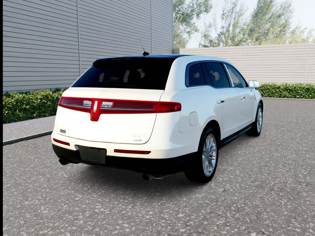 2014 Lincoln MKT Image 5