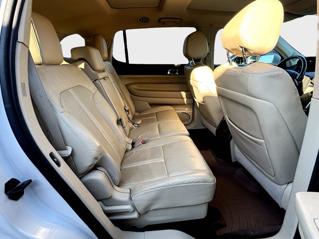 2014 Lincoln MKT Image 12