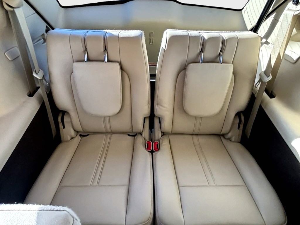 2014 Lincoln MKT Image 14