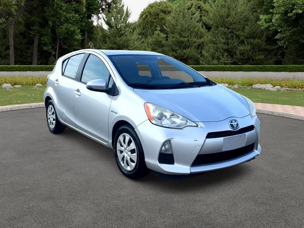 2013 Toyota Prius Image 1
