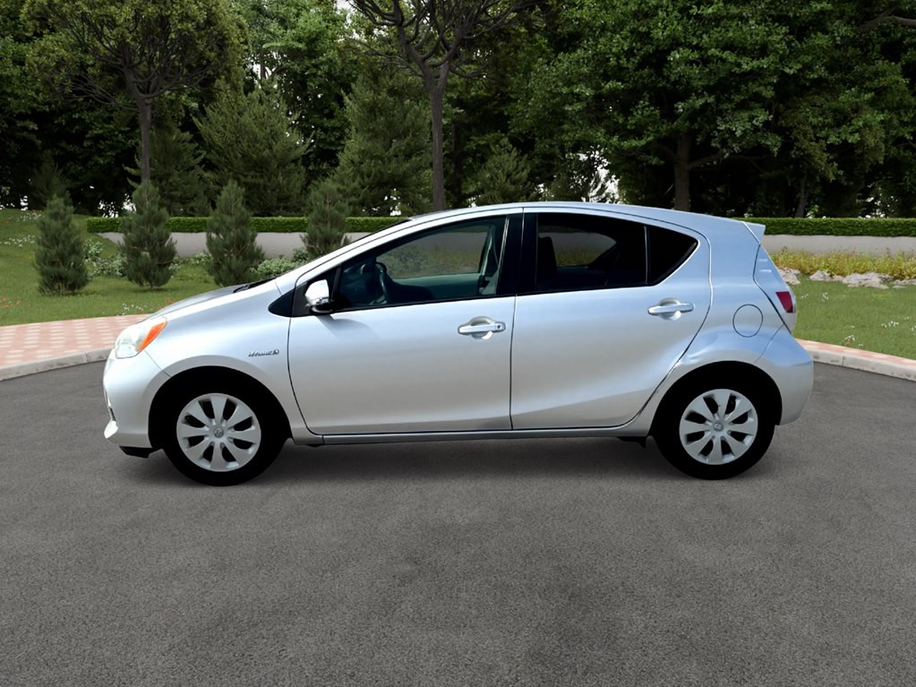 2013 Toyota Prius Image 4
