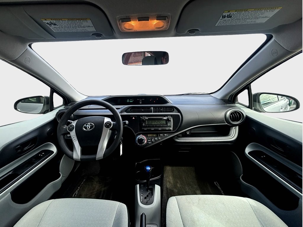 2013 Toyota Prius Image 7
