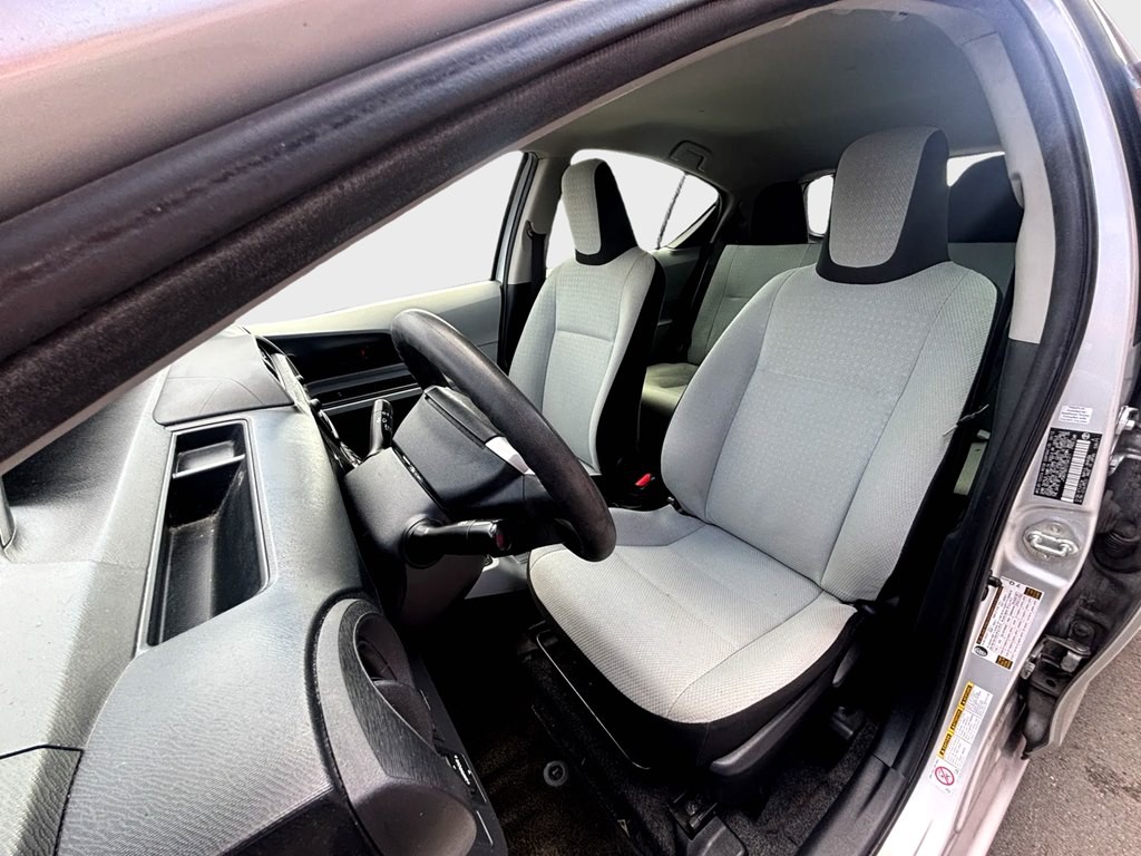 2013 Toyota Prius Image 9