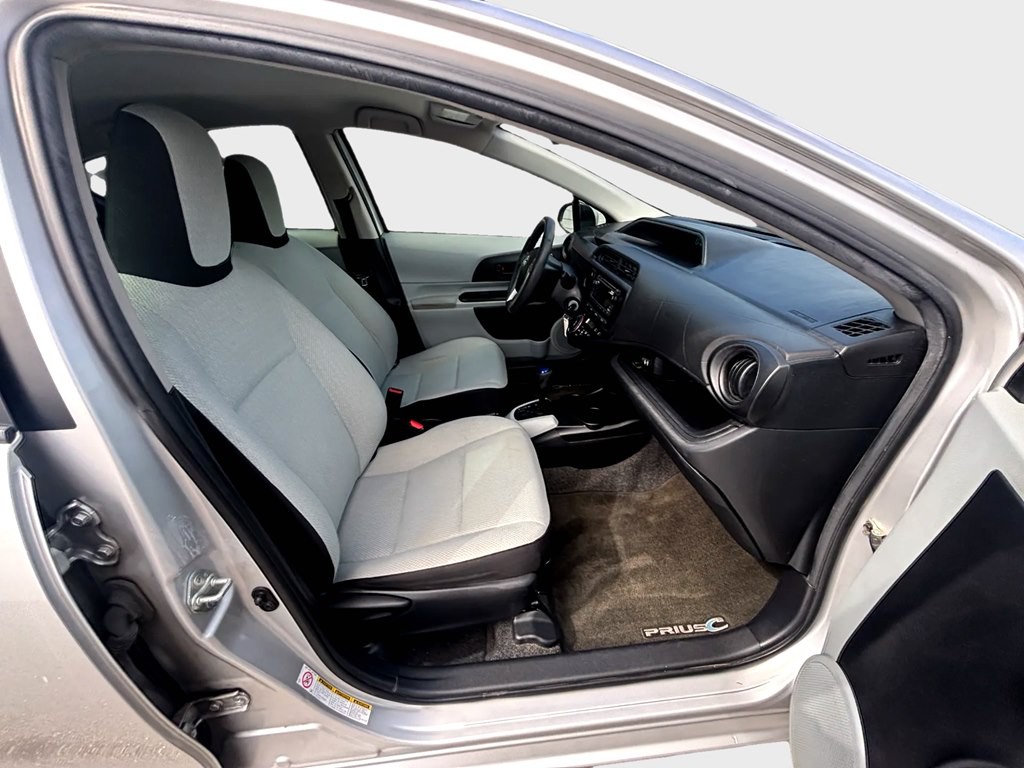 2013 Toyota Prius Image 10