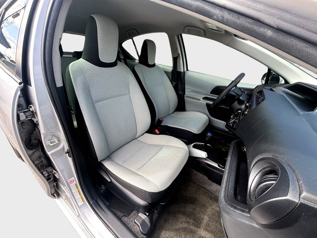 2013 Toyota Prius Image 11