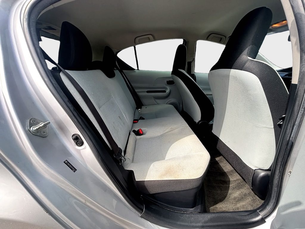 2013 Toyota Prius Image 12