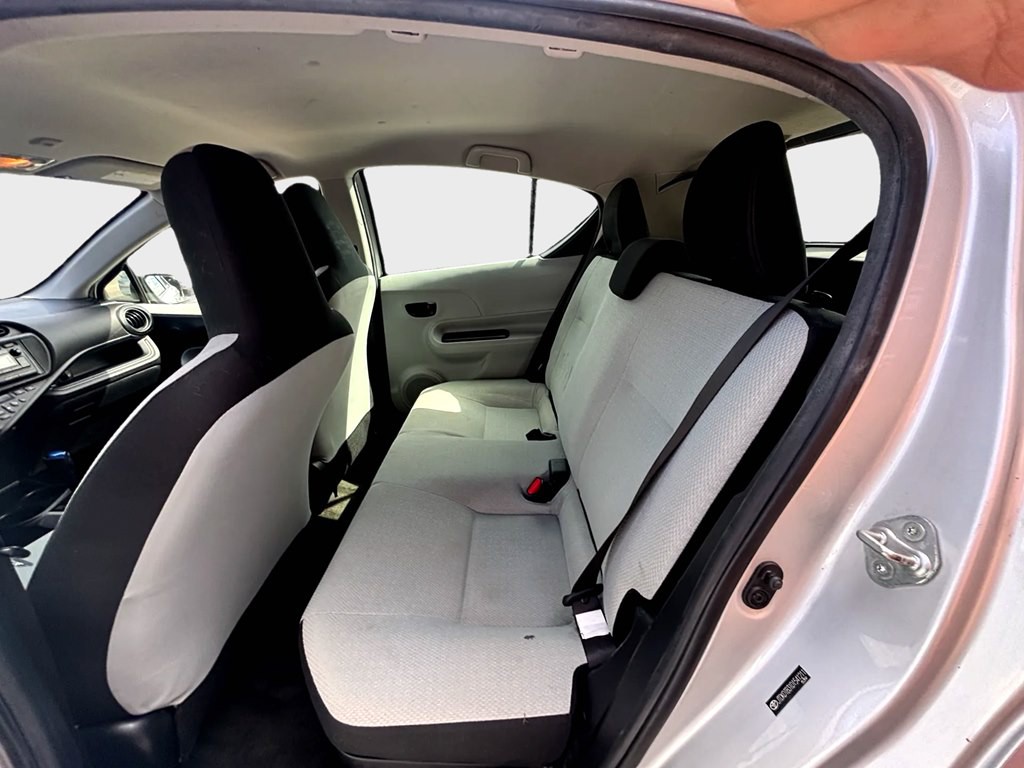 2013 Toyota Prius Image 13