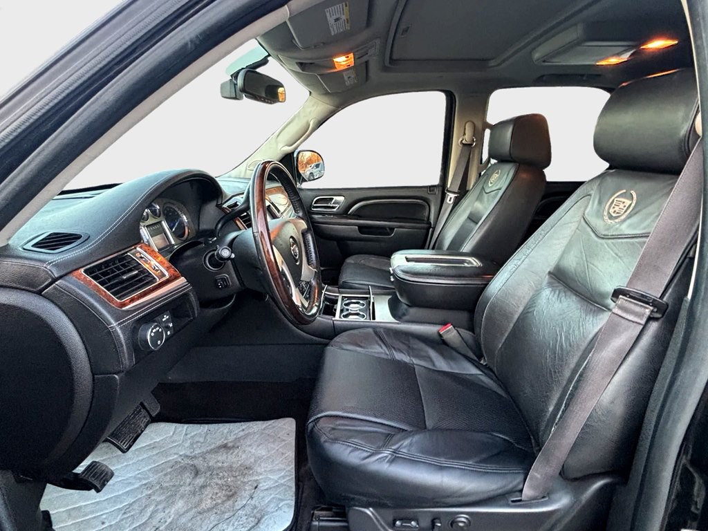 2014 Cadillac Escalade Image 8