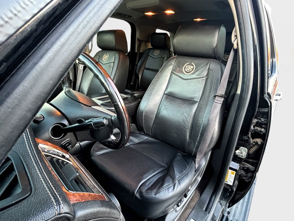 2014 Cadillac Escalade Image 9