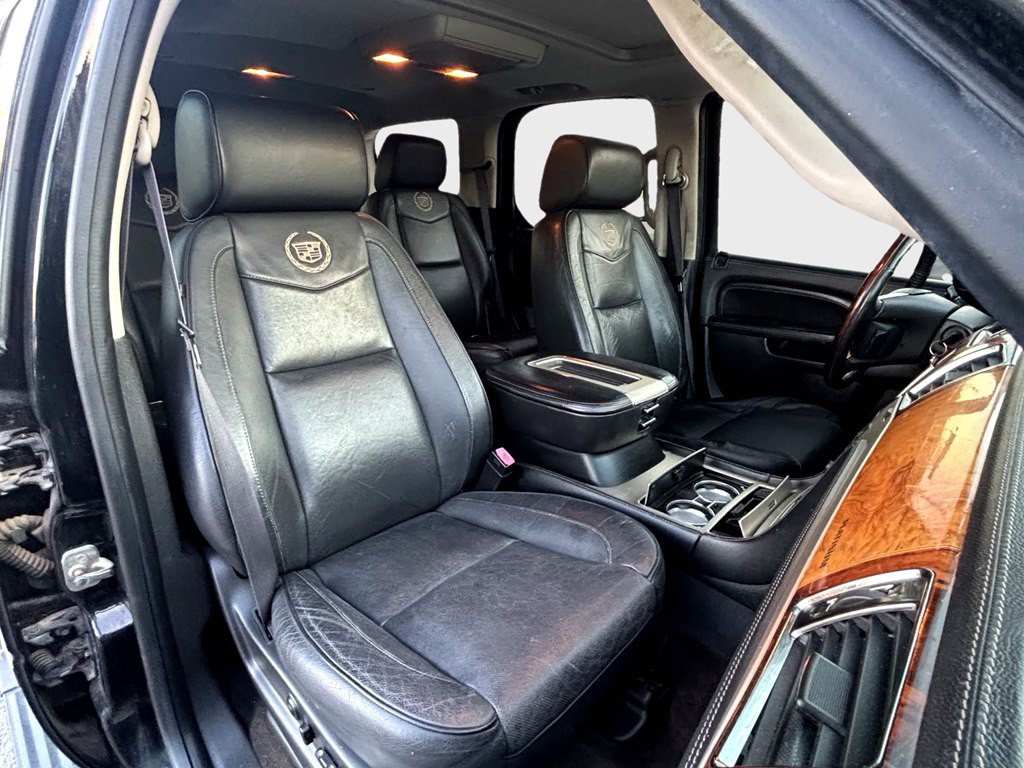 2014 Cadillac Escalade Image 11