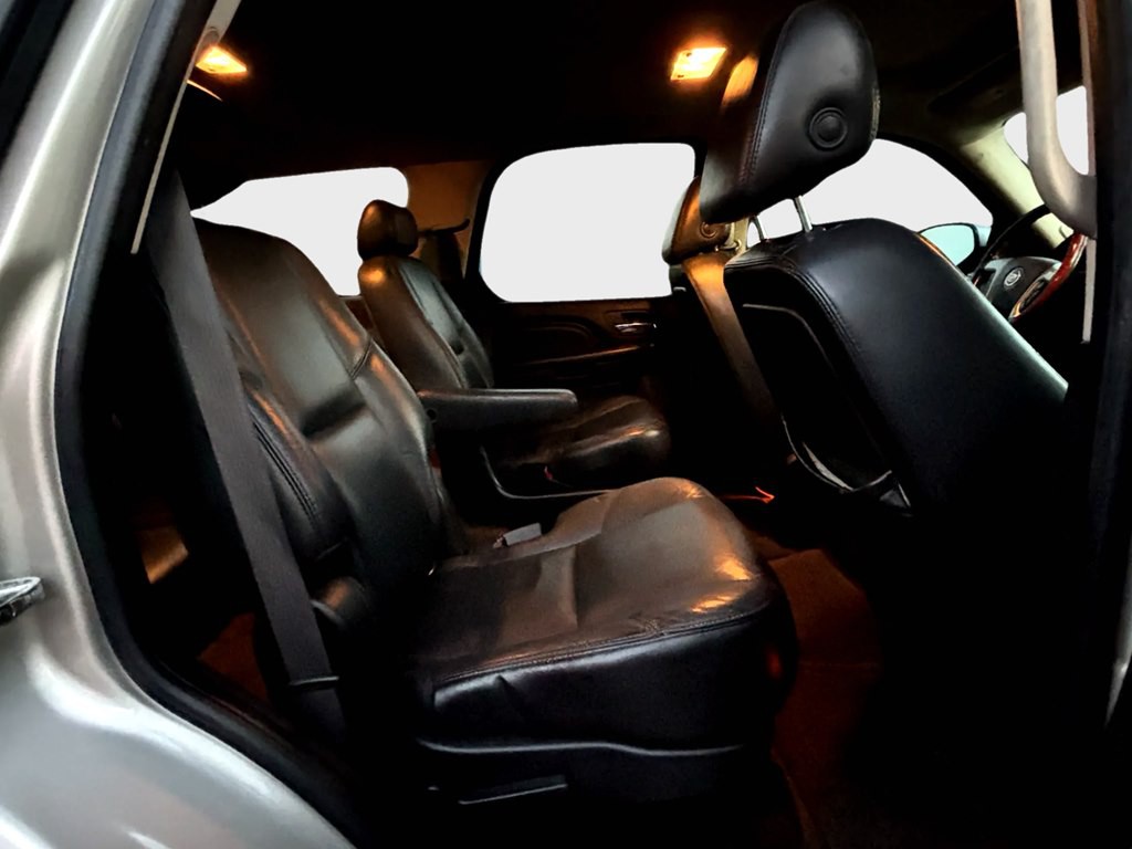 2007 Cadillac Escalade Image 12