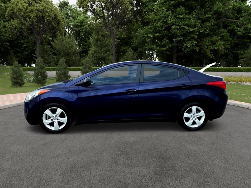 2013 Hyundai Elantra Image 3