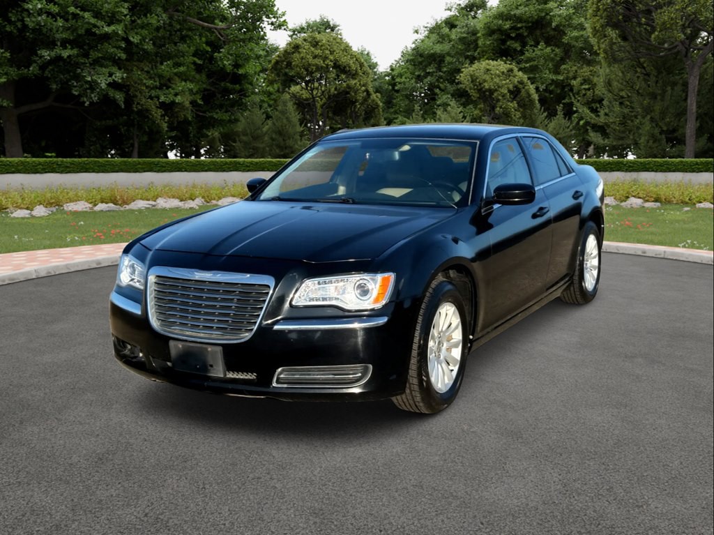 2013 Chrysler 300 Image 2