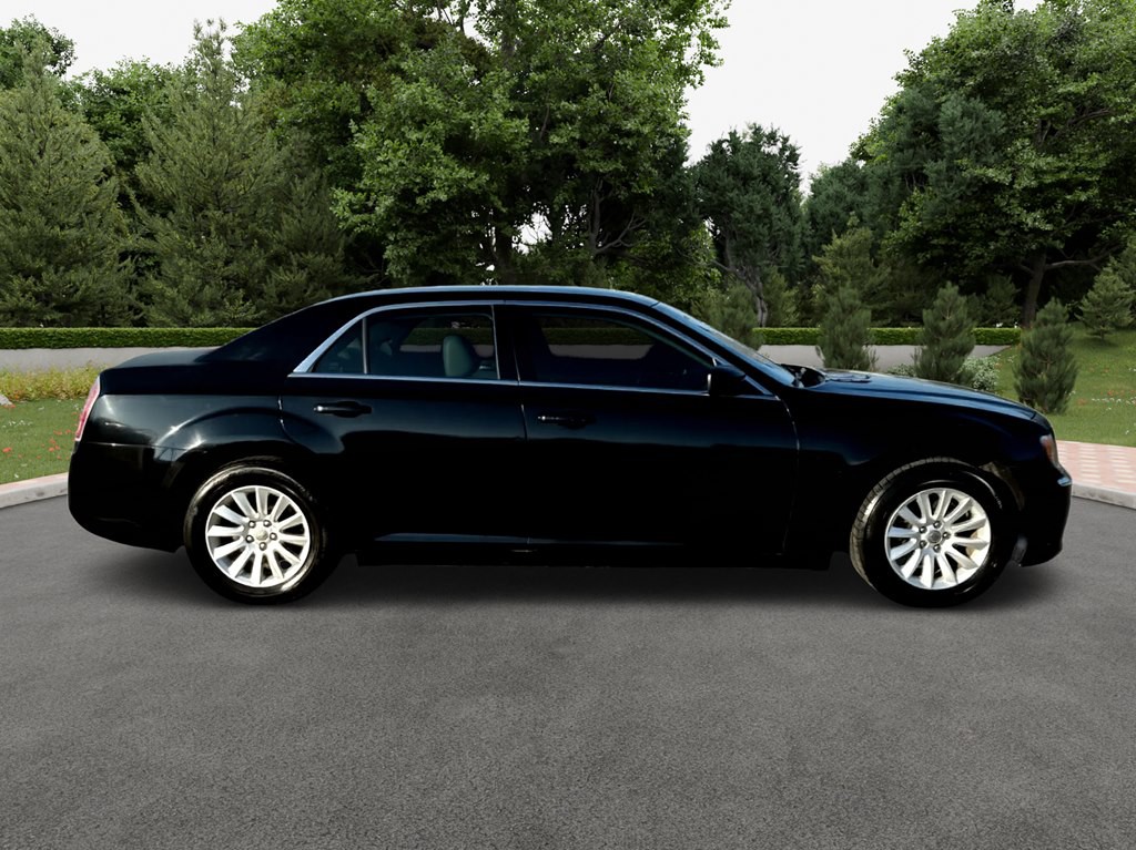 2013 Chrysler 300 Image 3