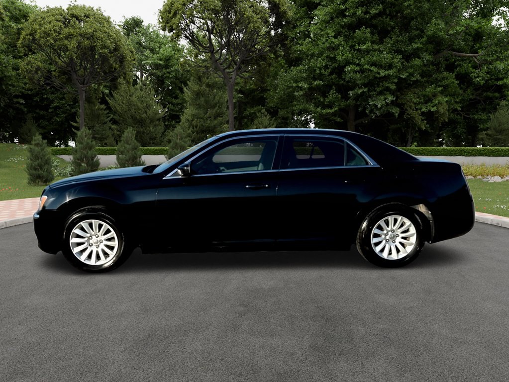 2013 Chrysler 300 Image 4