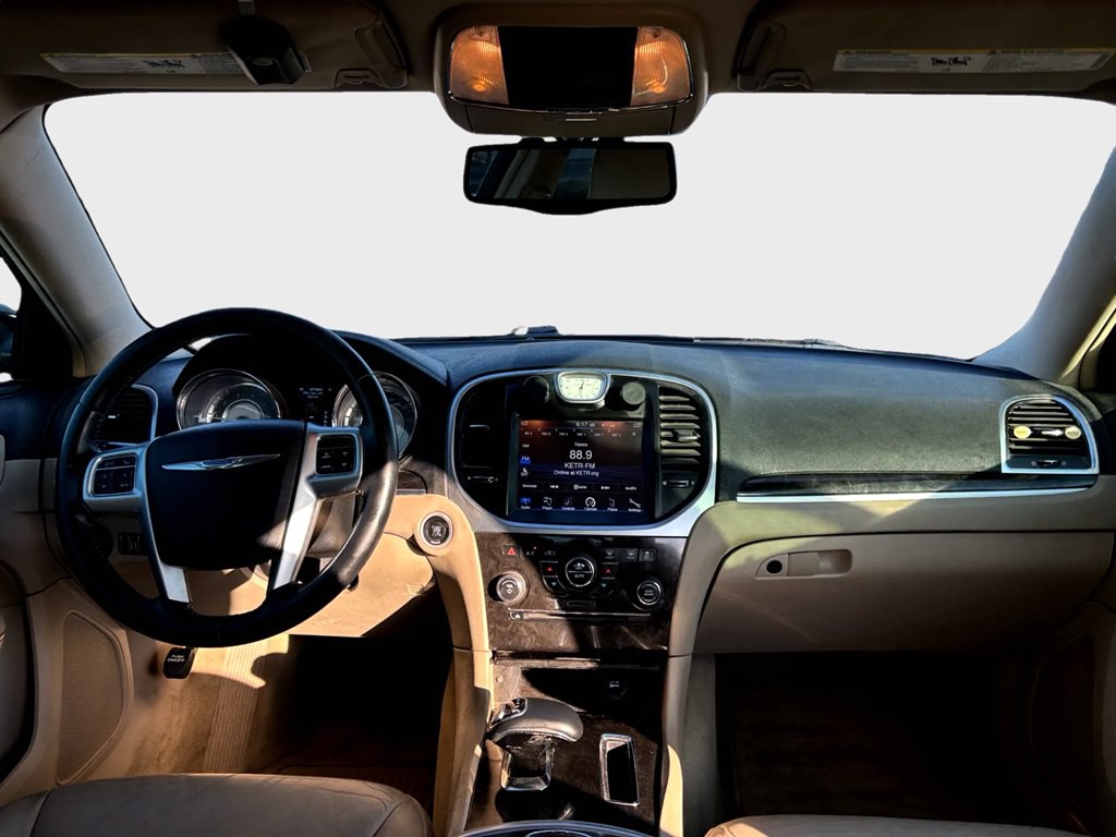 2013 Chrysler 300 Image 7