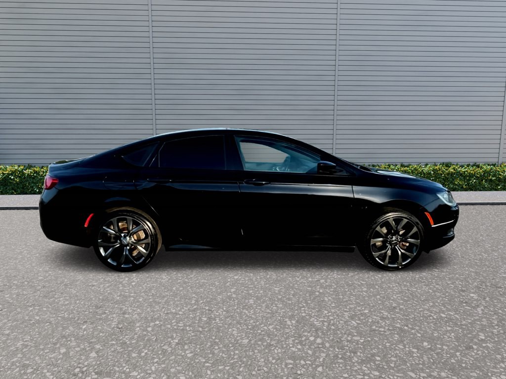 2016 Chrysler 200 Image 3