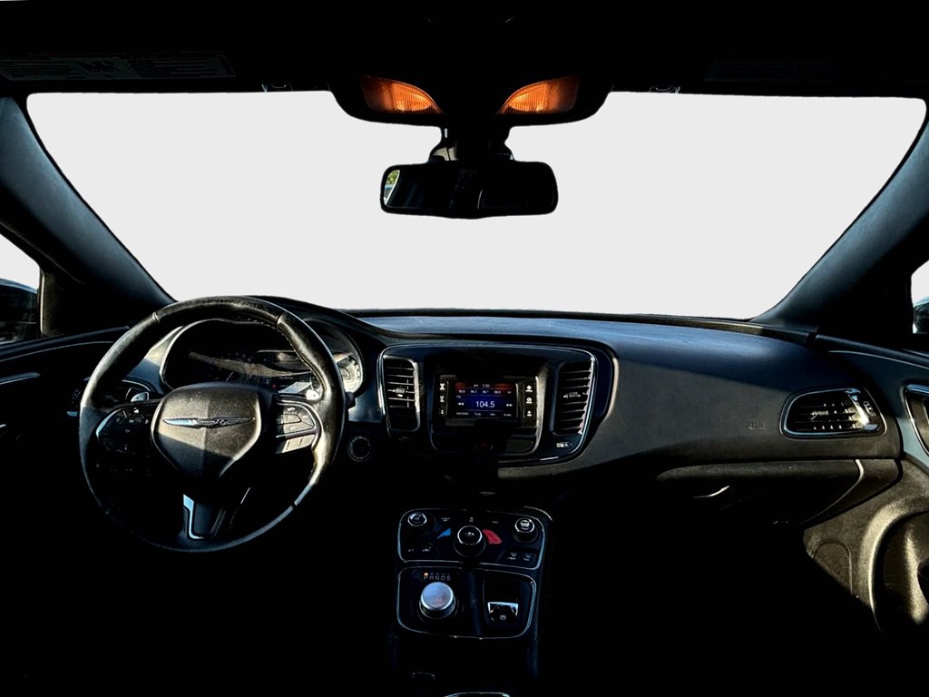 2016 Chrysler 200 Image 7
