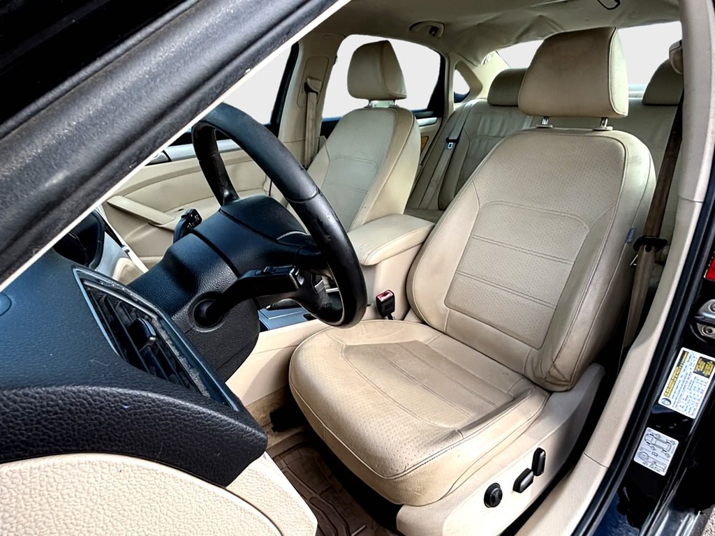 2012 Volkswagen Passat Image 9
